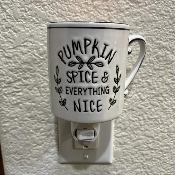 Scentsy pumpkin spice and everything nice warmer - Picture 2 of 5